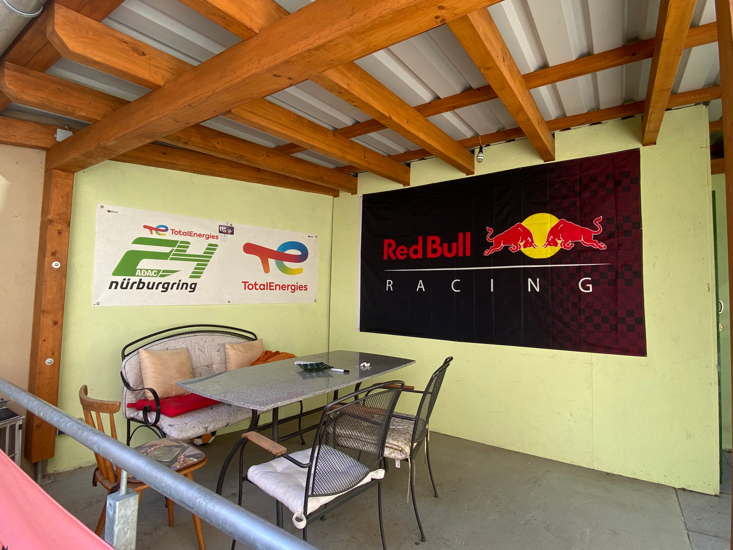 Red Bull Racing Flagge mit 4 Ösen – Wanddeko für Garage, Wohnzimmer & Hobbyraum